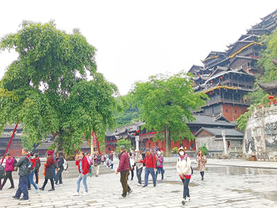 景區(qū)旅游“火”起來(lái)，景區(qū)旅游觀光服務(wù)如何“優(yōu)”起來(lái)